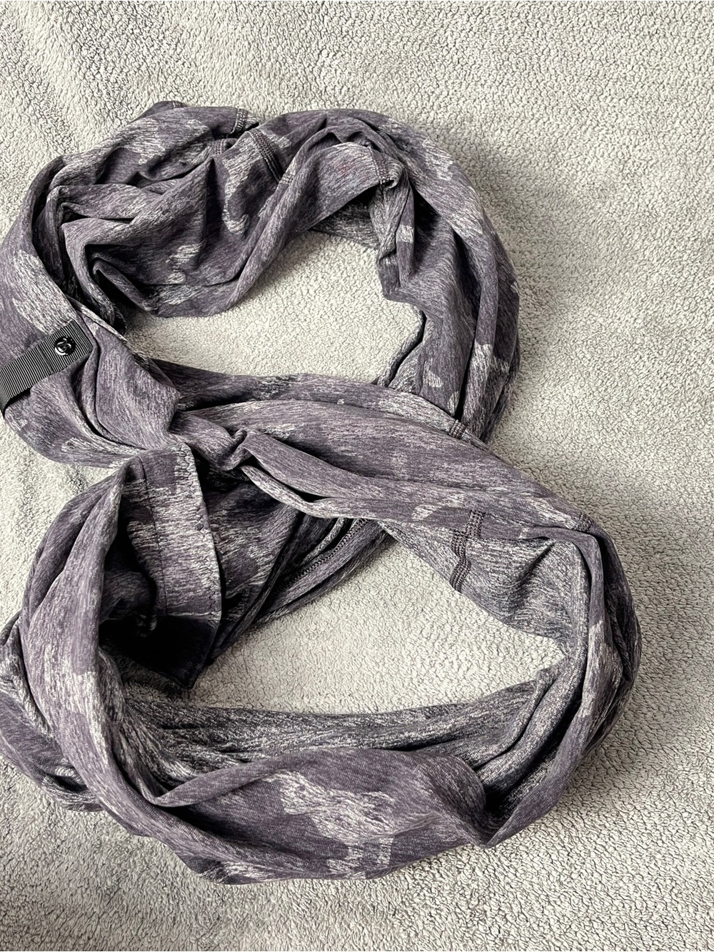 Lululemon vinyasa infinity scarf rulu incognito camo htr black